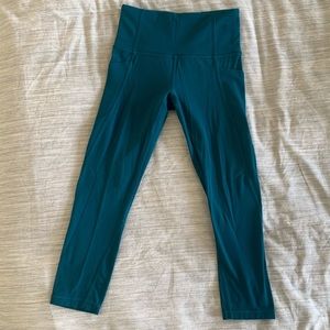 Athleta Salutation Stash Pocket Crop